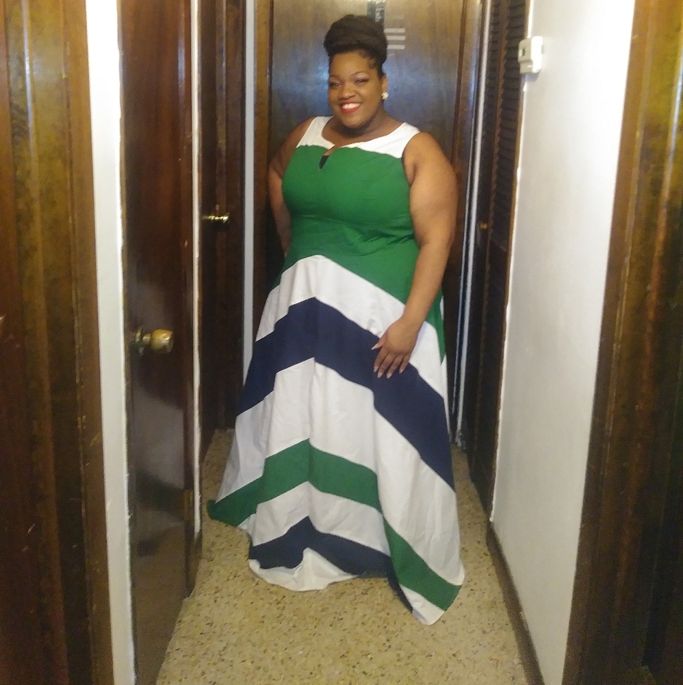 Dress - Picture 3 of 3